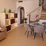 Agradable Adosado Con Piscina בית נופש